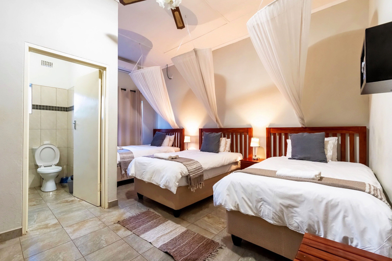Bedroom 4, Dzimbahwe Guest Lodge, Hwange