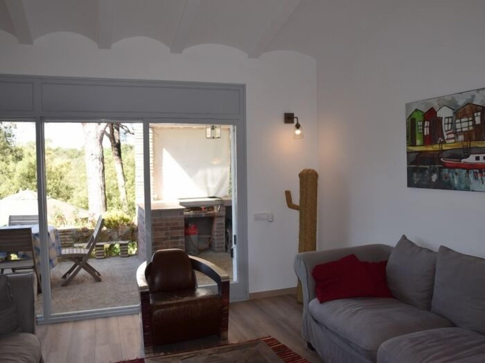 Others 4, Villa Belll Lloc, Girona