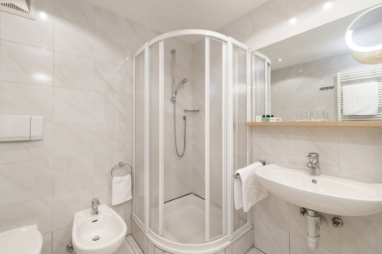 Bathroom 5, Hotel Residence Gasser, Bolzano
