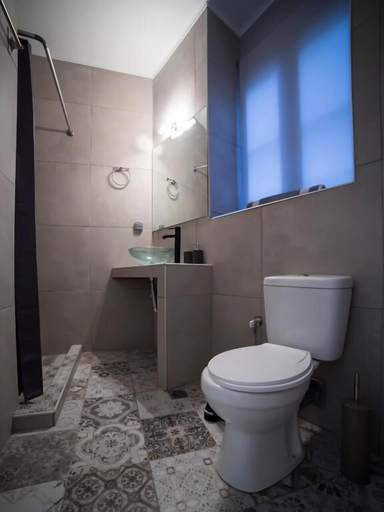 Bathroom 5, One Three One, Attica