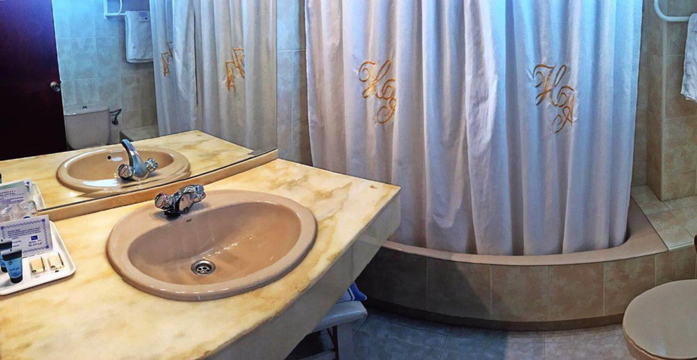 Bathroom 4, Hotel El Ancla, Cantabria