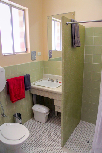 Bathroom 4, Pampas Motel, Port Augusta