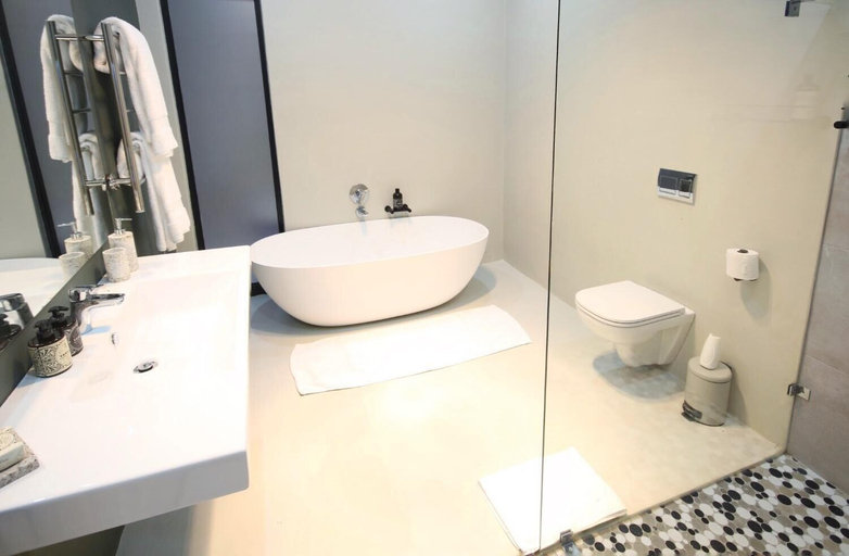 Bathroom 4, Curry's Post Bed and Breakfast, Umgungundlovu