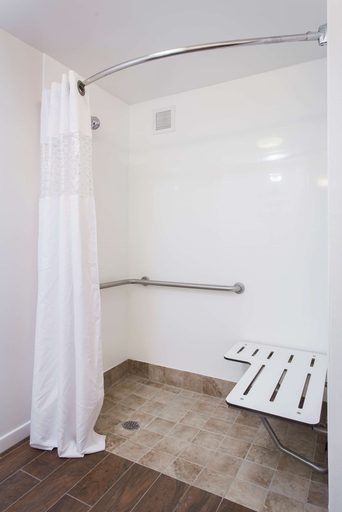 Bathroom 5, Hampton Inn by Hilton Troy, Pike