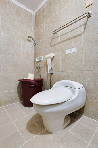 Bathroom 3, Literooms Kebun Raya Bogor, Bogor
