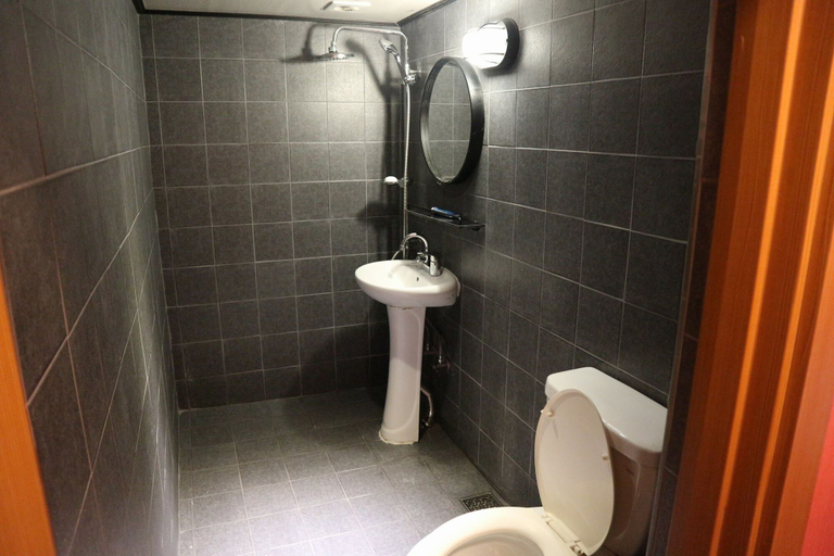 Bathroom 2, gangneung sol guesthouse - Hostel, Gangneung