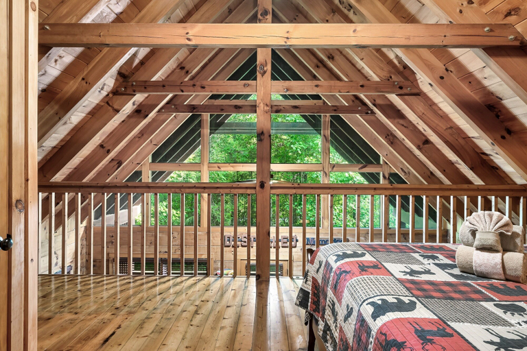 Bedroom 2, Distilled Memories, Sevier