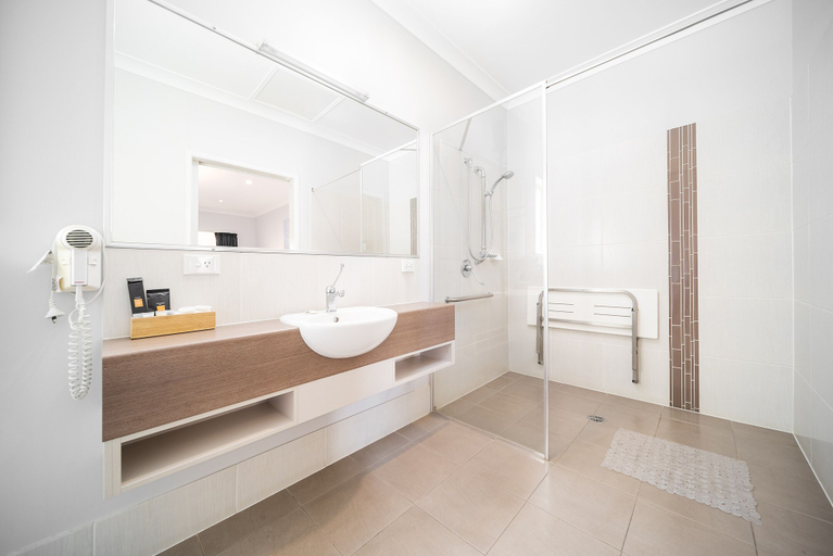 Bathroom 4, Roma Inland Motor Inn, Roma