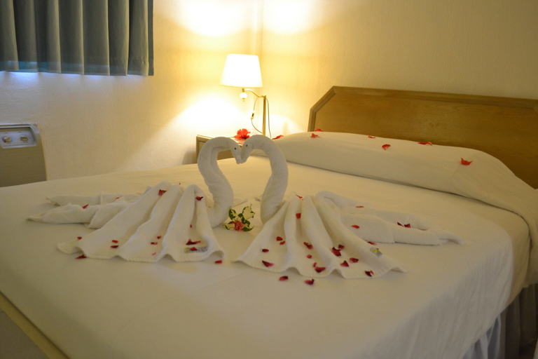 Bedroom, West Plaza Hotel by the Sea