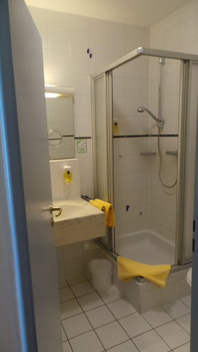 Bathroom 5, Abasto Hotel Eichenau, Fürstenfeldbruck