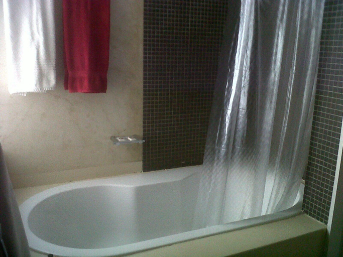Bathroom 5, Kings in Cape Hotel, City of Cape Town