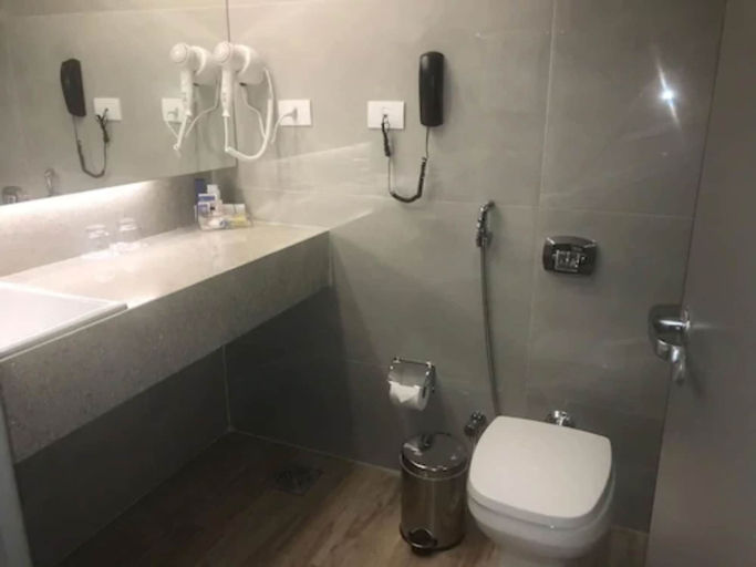 Bathroom 4, Blue Tree Towers Rio Poty, Teresina