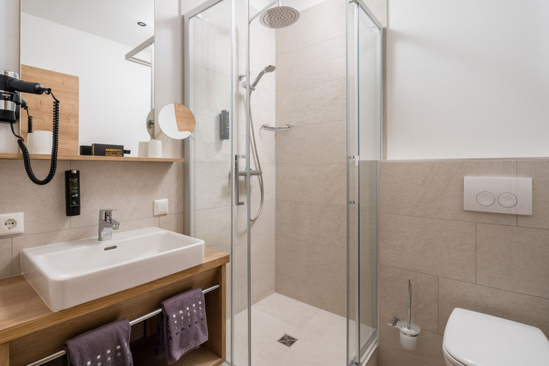 Bathroom 5, Heidehotel Bockelmann, Heidekreis
