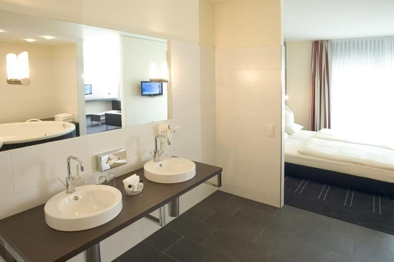 Bathroom 5, NOVINA HOTEL Herzogenaurach Herzo Base, Erlangen-Höchstadt