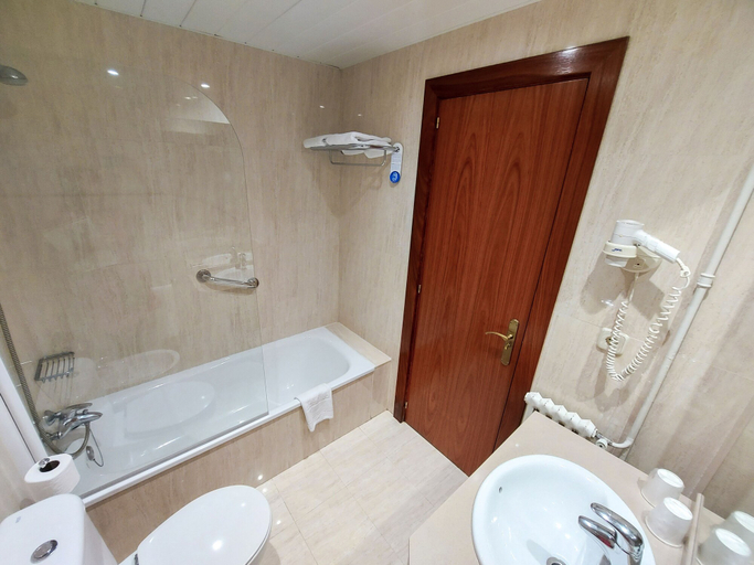 Bathroom 4, Hotel Riu Nere, Lleida