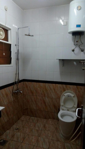 Bathroom 3, Aston Hotel Suites, Bausher