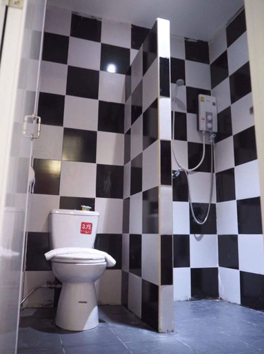 Bathroom 5, At Night Airport Resort, Pulau Phuket