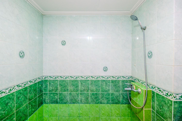 Bathroom 5, Relaxing 1BR at Taman Rasuna Kuningan Apartment by Travelio, Jakarta Selatan