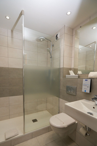 Bathroom 4, Kyriad Limoges Sud Feytiat, Haute-Vienne