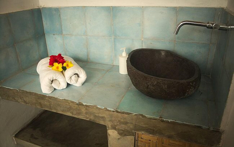 Bathroom 4, La Favela - Hostel, Lombok