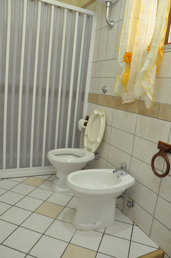 Bathroom 5, Victoria, Napoli