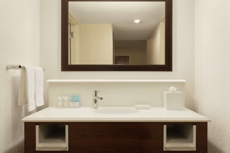 Bathroom 3, Hampton Inn & Suites Springdale, Washington