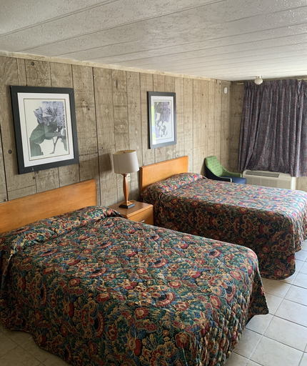 Bedroom 2, Loma Alta Motel, Webb