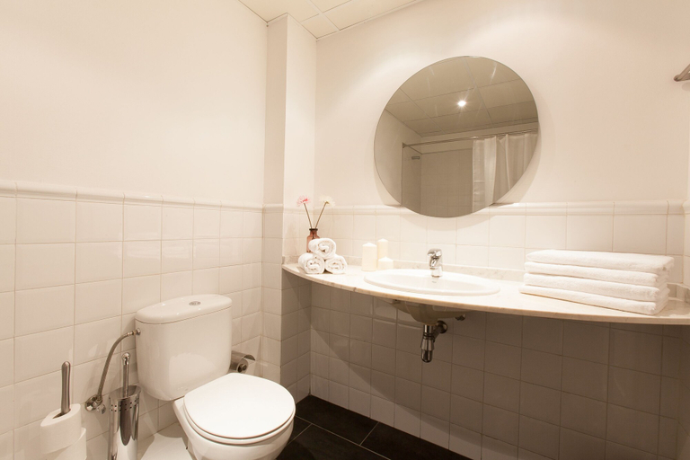 Bathroom 4, Serennia Apartments Ramblas-Pl.Catalunya, Barcelona