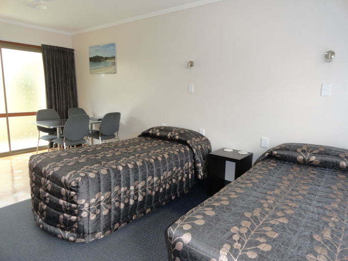 Bedroom 3, Wayfarer Motel, Far North