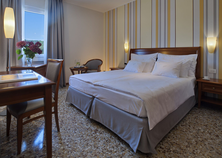 Bedroom 3, Palace Hotel San Pietro, Verona