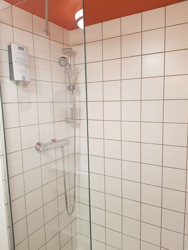 Bedroom 4, Kyriad Lyon Est ��� Saint Quentin Fallavier, Isère