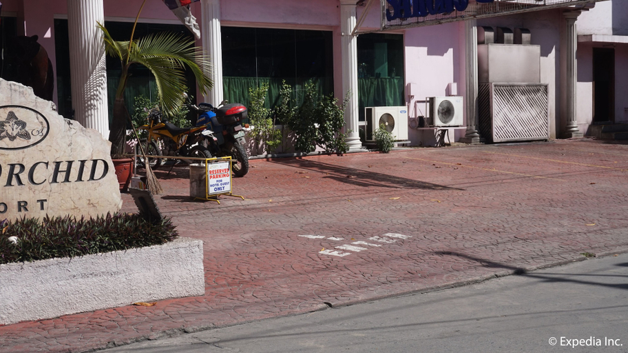 Exterior & Views 2, Wild Orchid Resort, Mabalacat