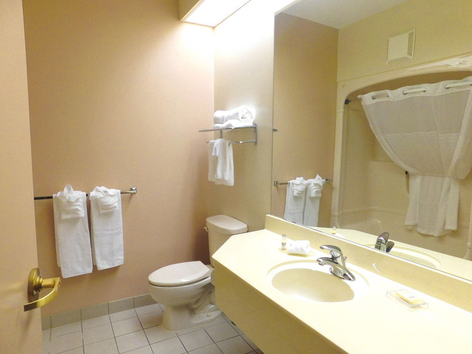 Bathroom 5, Coastal Inn Halifax, Halifax
