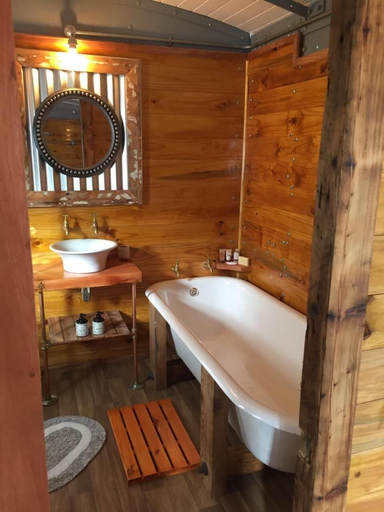 Bathroom 4, Sunbird Guest House, Umgungundlovu