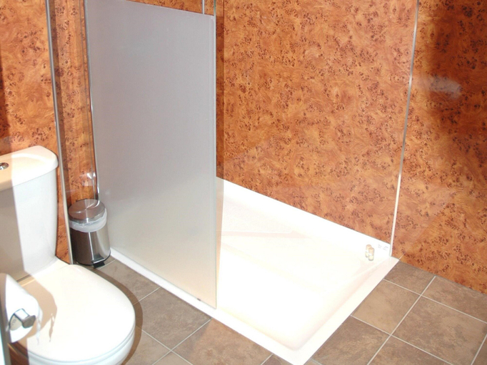 Bathroom 4, Great Western Hotel Aberdeen, Aberdeen
