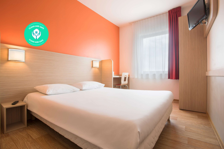 Bedroom 3, Hotel Premiere Classe Wroclaw Centrum, Środa Śląska