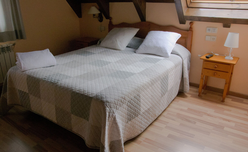 Bedroom 2, Hotel Eth Saueth, Lleida