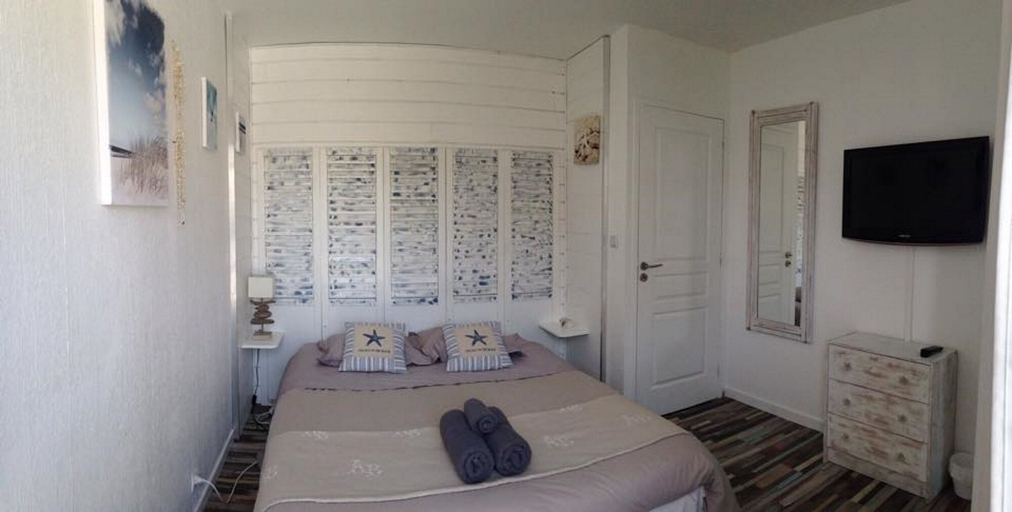 Bedroom 4, Villa Caraîbes, Gironde