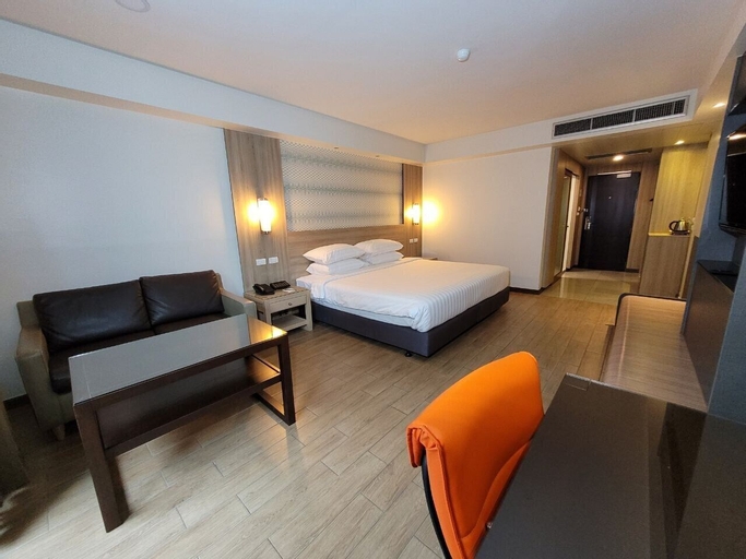 Bedroom 3, Dynasty Grande Hotel, Khlong Toey