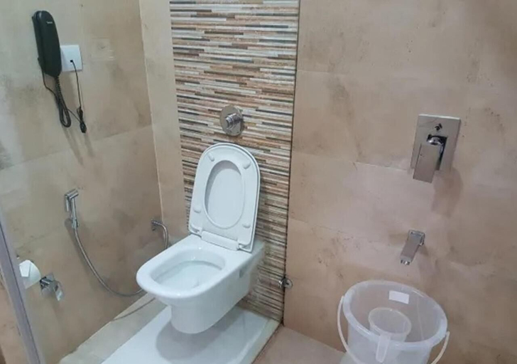 Bathroom 4, JK Clarks Exotica, Chamba