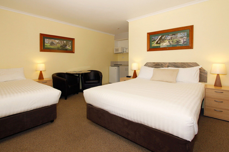 Bedroom 3, Ocean View Motel, Stirling