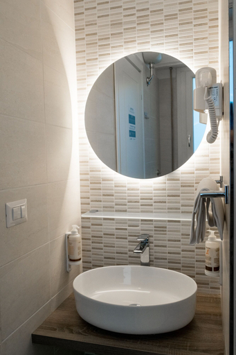 Bathroom 5, Hotel Pacific Roma, Rome