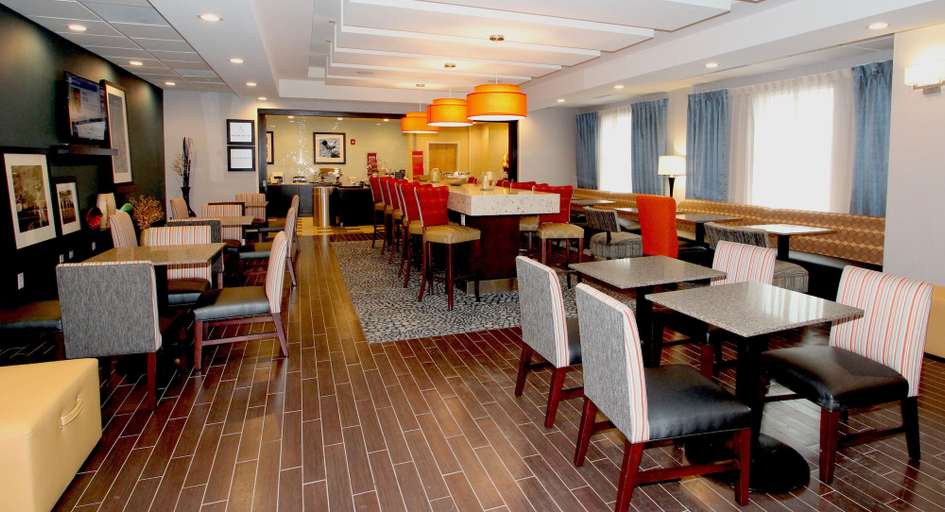 Food & Drinks 5, Hampton Inn Suffolk, Suffolk