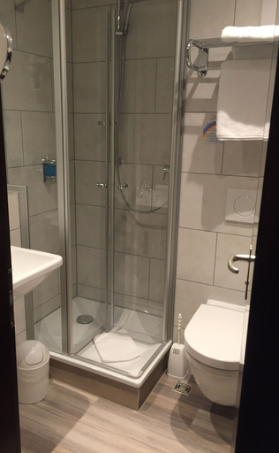 Bathroom 5, Ringhotel Loew's Merkur, Nürnberg