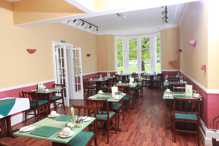 Food & Drinks 5, Russell Hotel, Kent