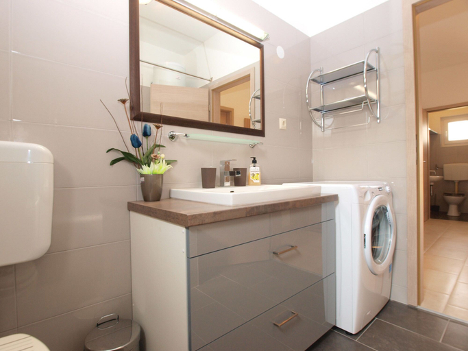 Bathroom 3, Apartment 1573, Vodnjan