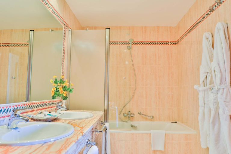 Bathroom 5, Hotel Velada Mérida, Badajoz
