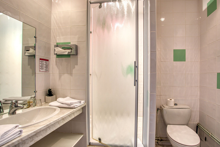 Bathroom 4, Hôtel Restaurant Le Meysset, Dordogne
