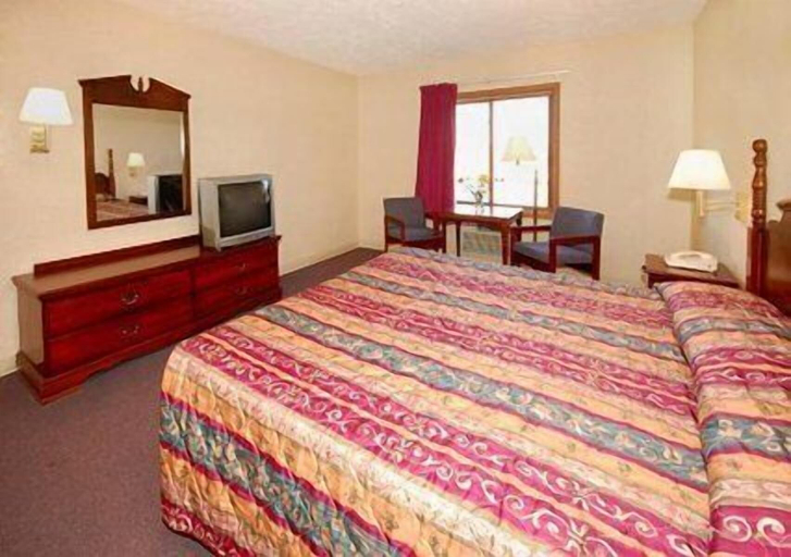 Bedroom 3, Econo Lodge Traverse City South, Grand Traverse