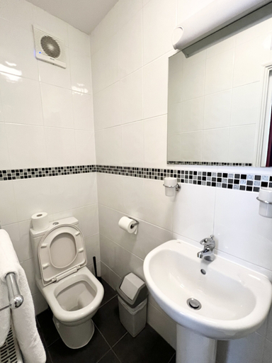 Bathroom 4, Melbourne House, London